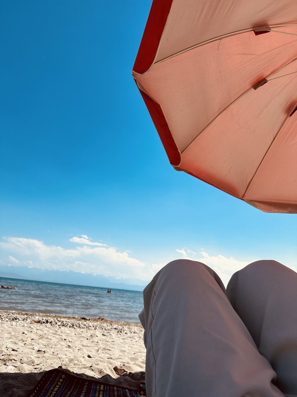 Вечерняя подсветка и гирлянды в гостевом доме